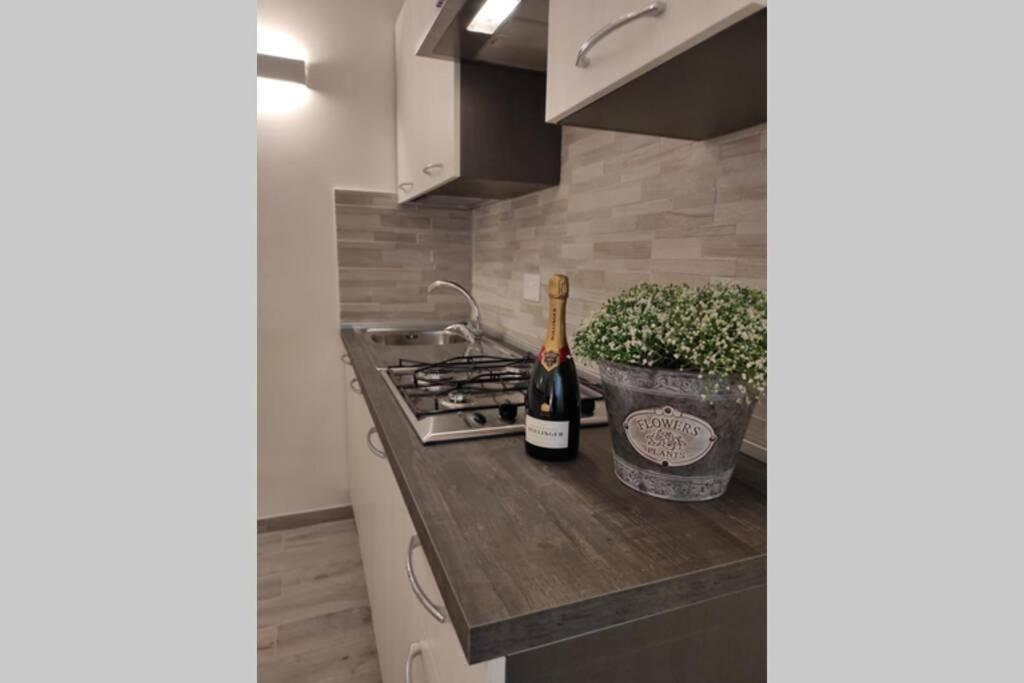 Christy Suite Elegante Appartamento Nel Centro Storico Di Anzio Exteriör bild