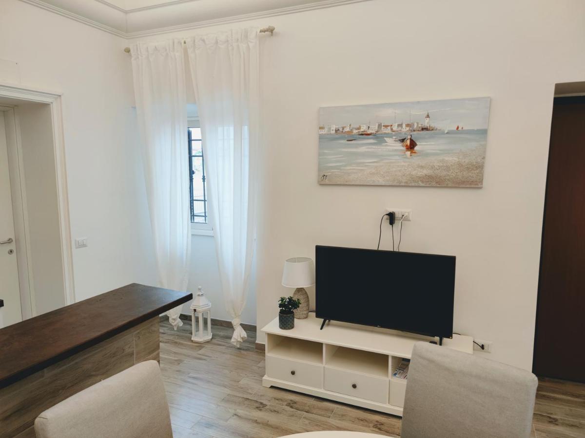 Christy Suite Elegante Appartamento Nel Centro Storico Di Anzio Exteriör bild